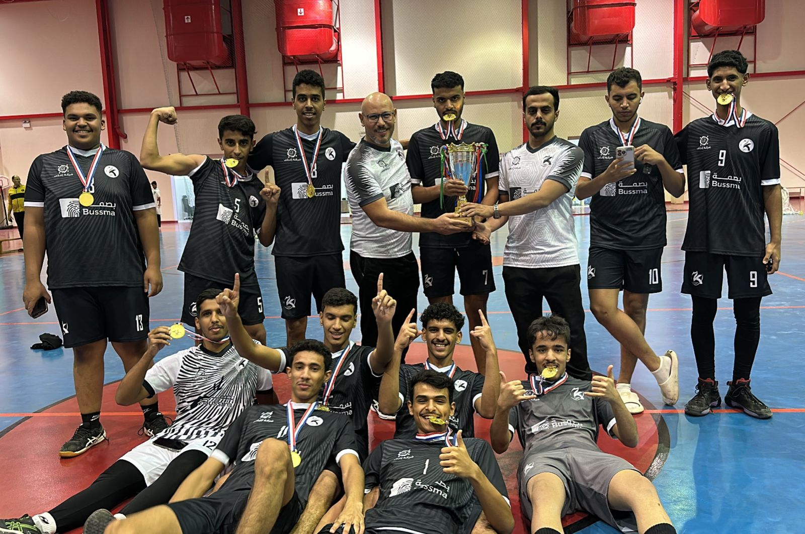 شباب الخبراء أبطال القصيم في كرة الطائرة 🏆